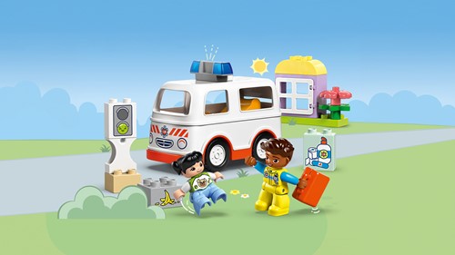 LEGO DUPLO Stad Ambulance met chauffeur - 10447-2