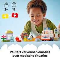 LEGO DUPLO Stad 10447 Ambulance met chauffeur - 40