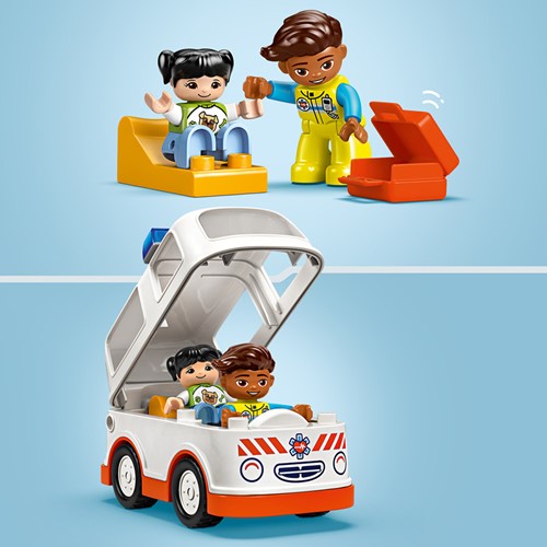 LEGO DUPLO Stad 10447 Ambulance met chauffeur - 50