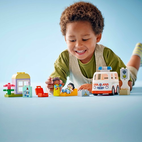 LEGO DUPLO Stad 10447 Ambulance met chauffeur - 110