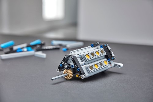 LEGO Technic 42083 Bugatti Chiron - 100
